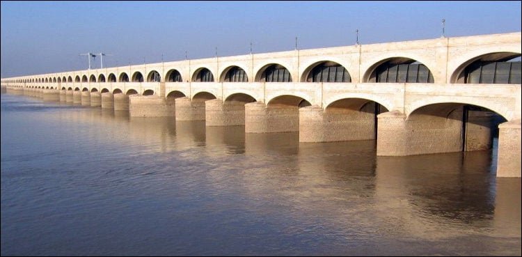 sukkur barrage gates replacement to complete within time: minister