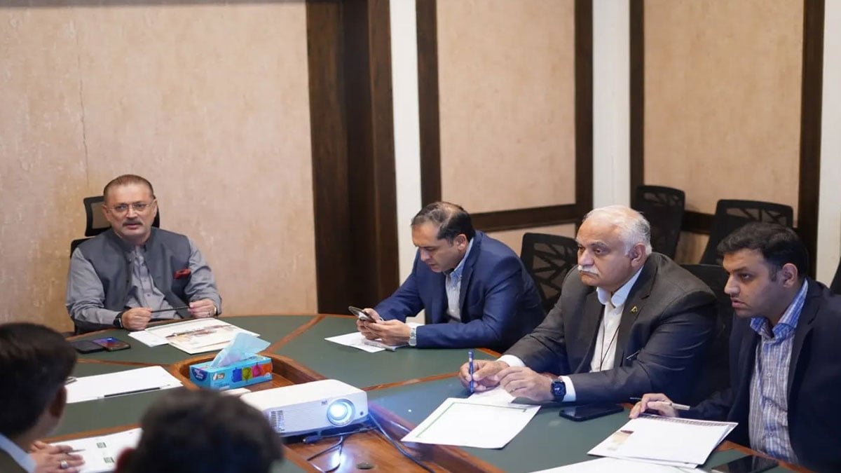 Karachi to introduce EV taxis, expand double-decker bus network
