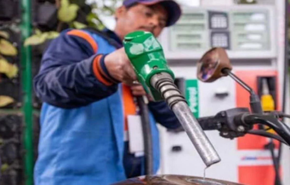 Petrol price, diesel rate reduced by OGRA